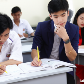 tailieuhoc Nam vung cac dang bai tap ve khoang bien thien va khoang tu phan vi Lop 12 mon Toan. Bai viet cung cap cong thuc phuong phap giai va bi quyet on thi hieu qua
